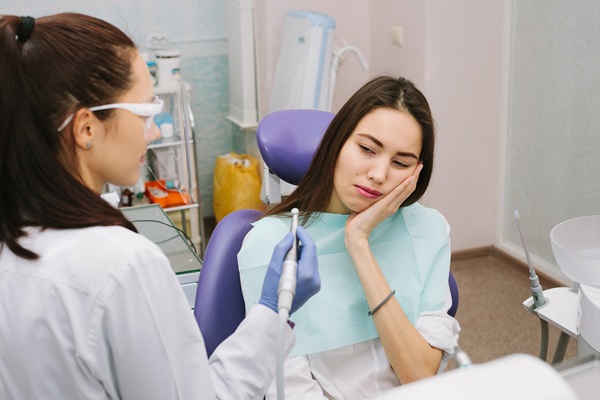 How An Emergency Dentist Handles Implant Rejection